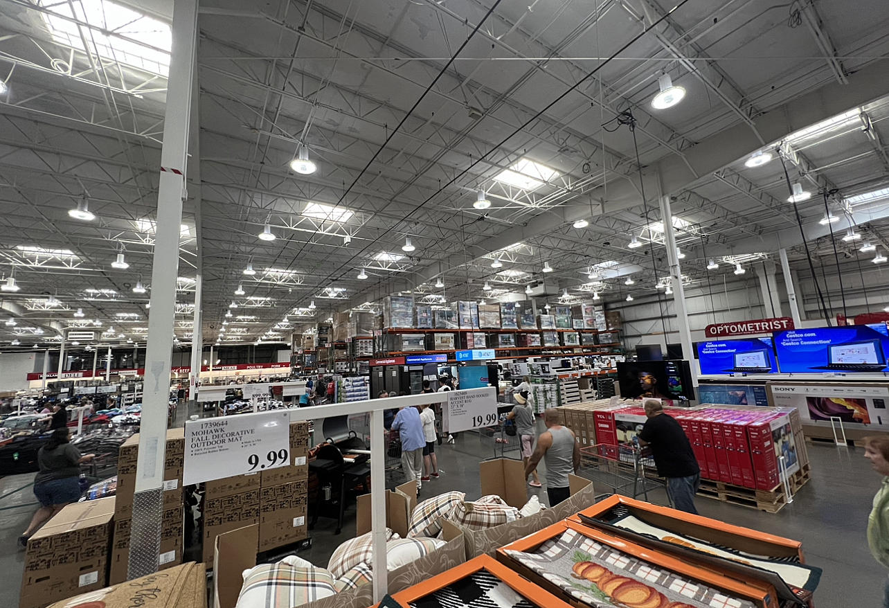 File:Panorama of the largest Costco Wholesale store, located in Salt Lake  City, Utah, United States.jpg - Wikipedia