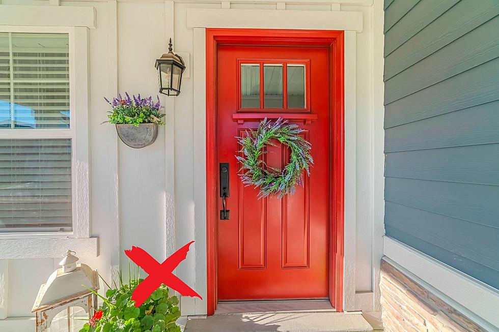 3 Things You Should NEVER Have At The Entrance Of Your House