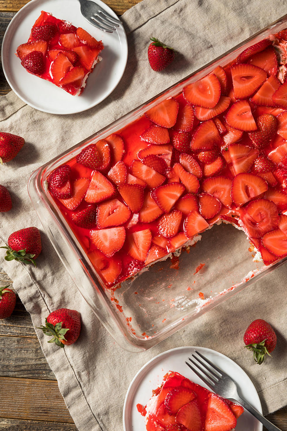 Delish Thursday: Scrumptious Spring Strawberry Topped Cake