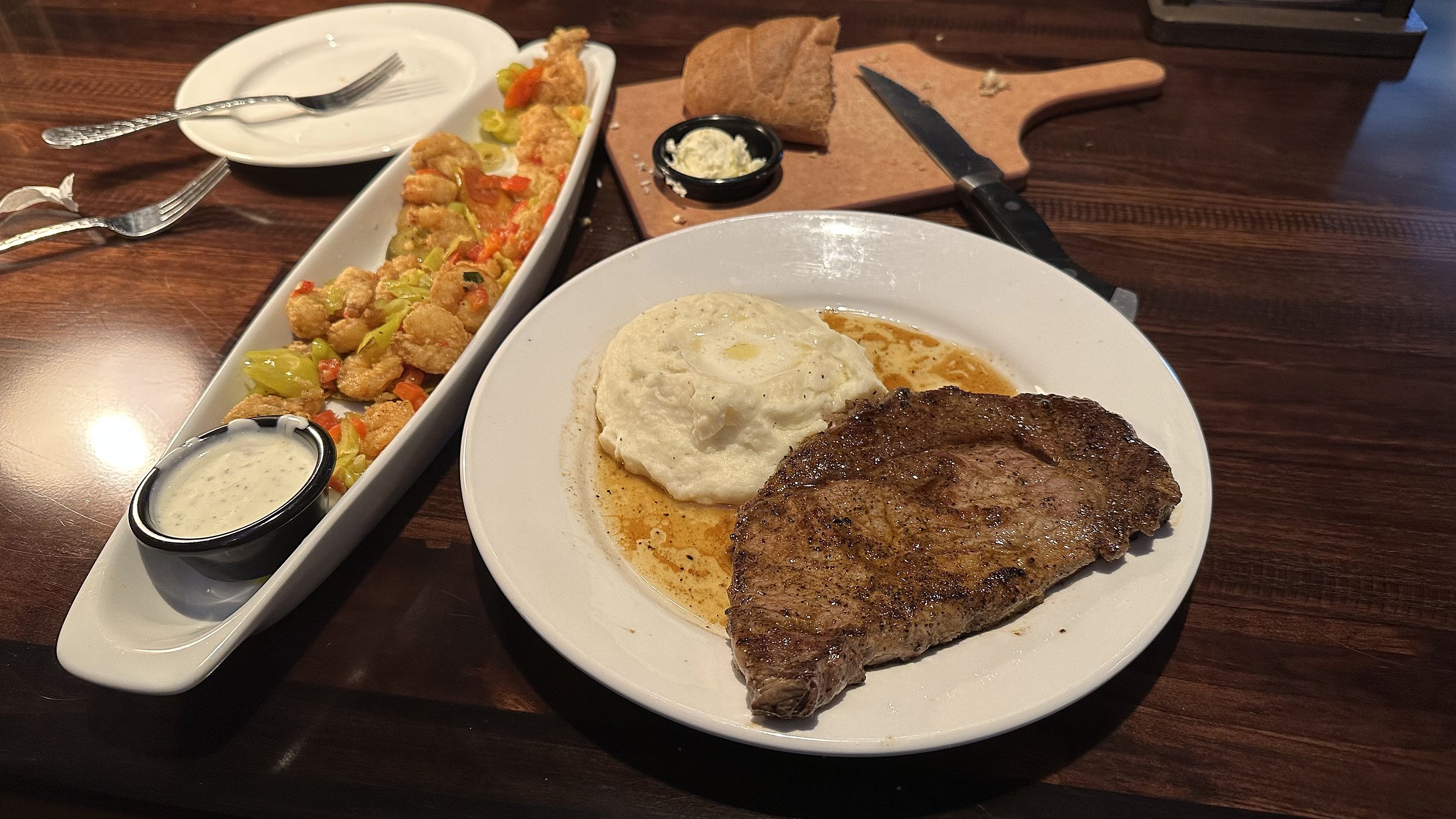 Longhorn Steakhouse Gives Away Steak Knives For Left Handers Day
