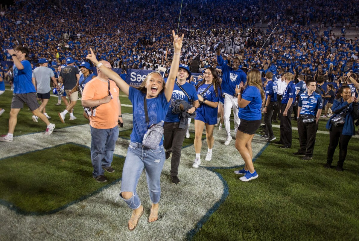 Singer Respect Fans BYU Fans Get Ultimate Show of Respect (?)