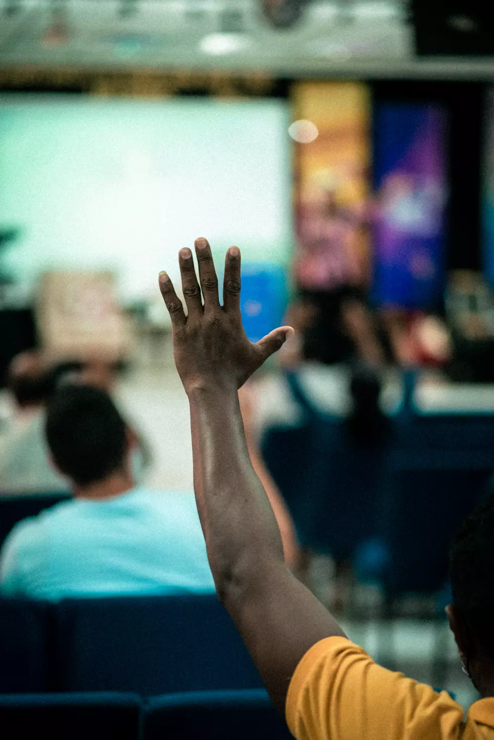 Photo by Kairos Panamá: https://www.pexels.com/photo/man-sitting-in-the-audience-and-raising-his-hand-17010644/