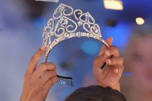 Miss Washington Quits In Controversy
