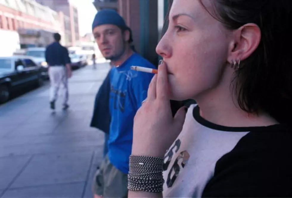 Oregon City Might Ban Smoking on Sidewalks