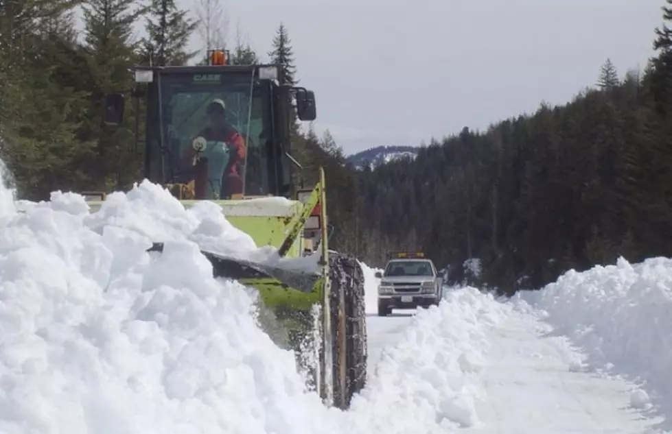 Snow-filled Washington Highway Awaiting Reopening
