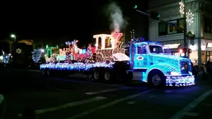 Yakima Christmas Parade Brings Hundreds Downtown Sunday