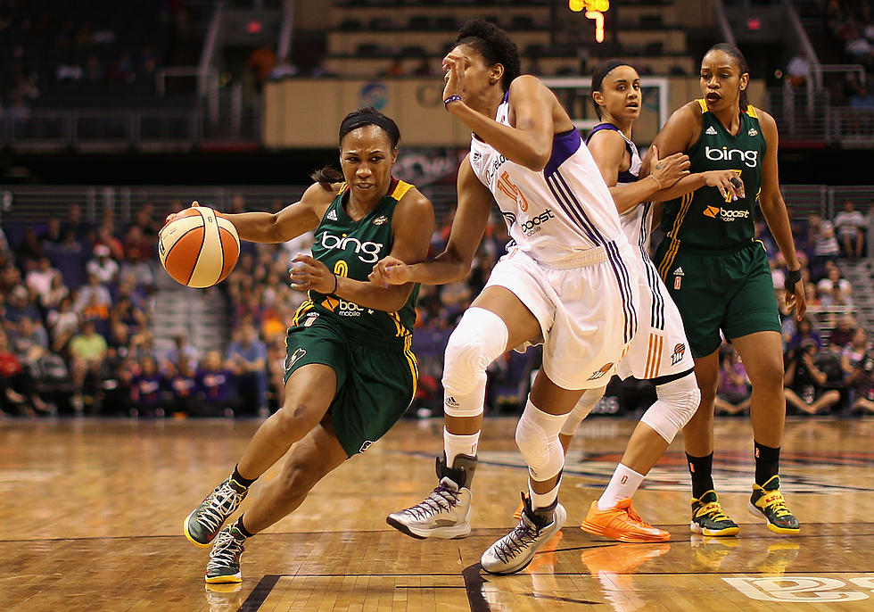 Liston Leads 5 in Double Figures; Lynx Rout Storm 94-70
