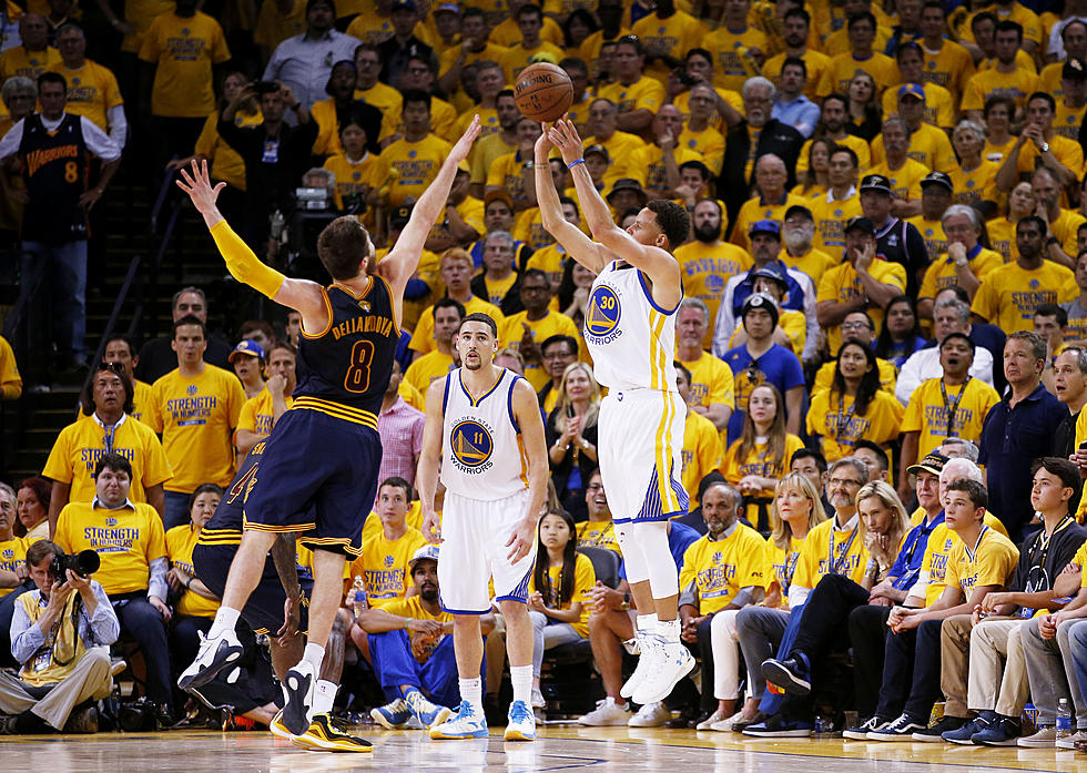 Warriors Roll Past Cavs 104-91