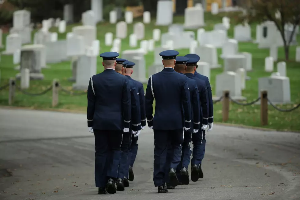 Move to Let Female Pilots Ashes Rest at Arlington Cemetery