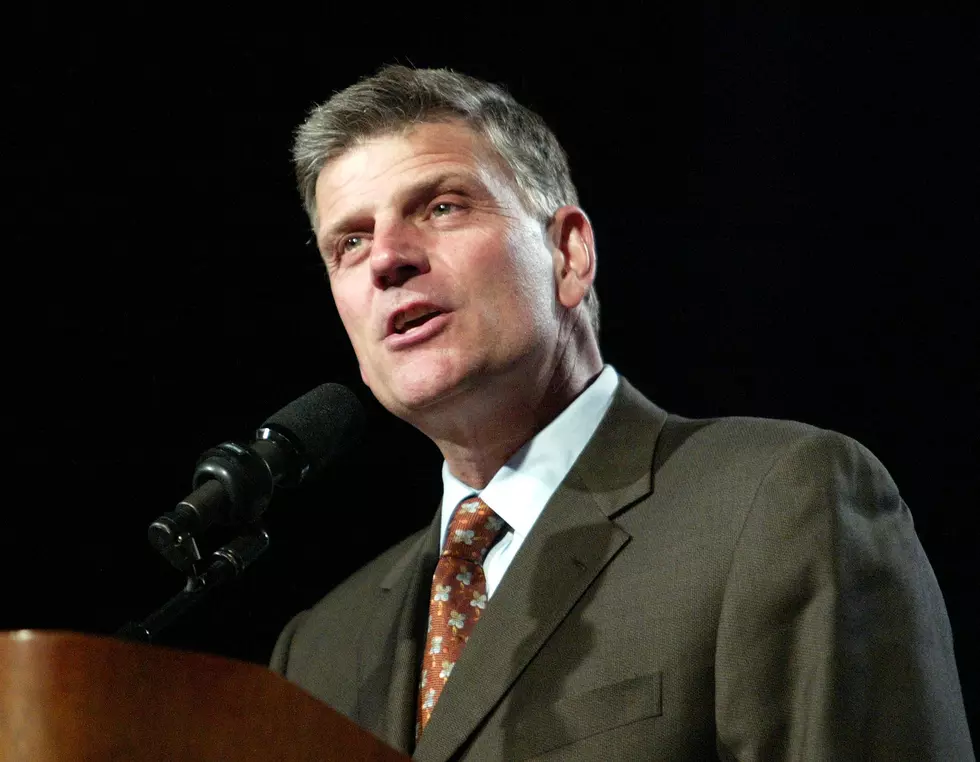 Franklin Graham Draws Thousands to Prayer Rally in Olympia