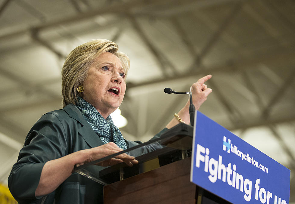 Hillary Clinton Raises Money From Rain-Soaked Seattle Supporters