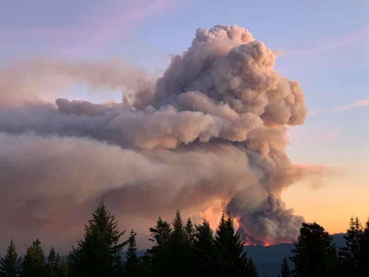 Spring Fire Sunday It's a Nonstop Battle Against the Schneider Springs Fire.
