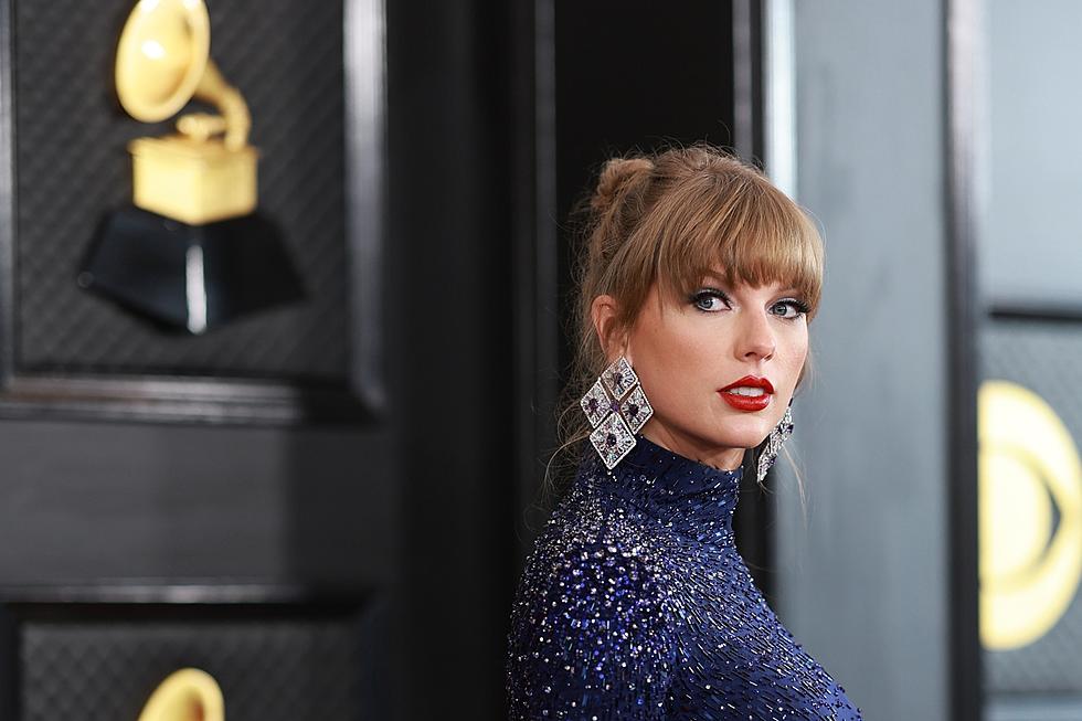 Taylor Swift Channels Her Country Roots in Overalls and Floral
