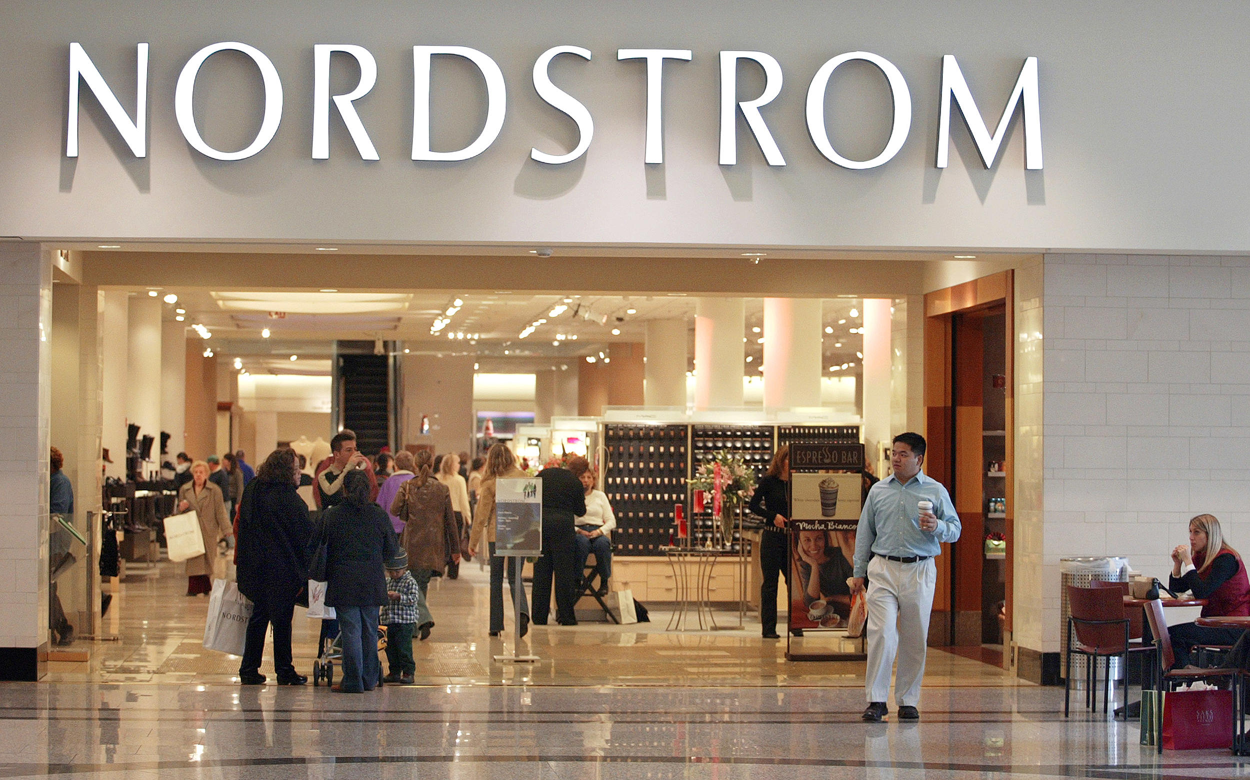 80 Nordstrom Shopping Bag Stock Photos, High-Res Pictures, and Images -  Getty Images