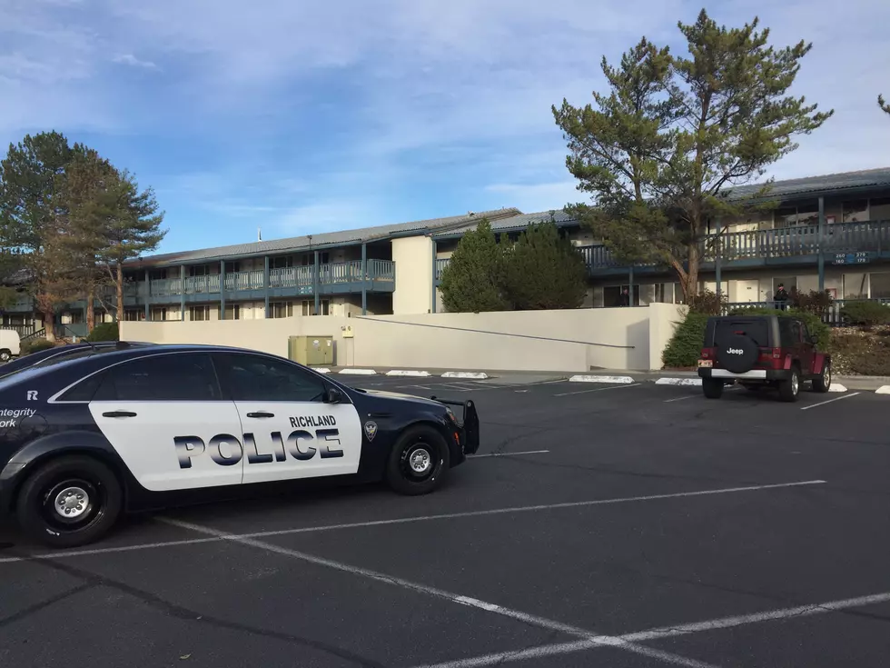 Man arrested after shooting several rounds in Richland hotel room