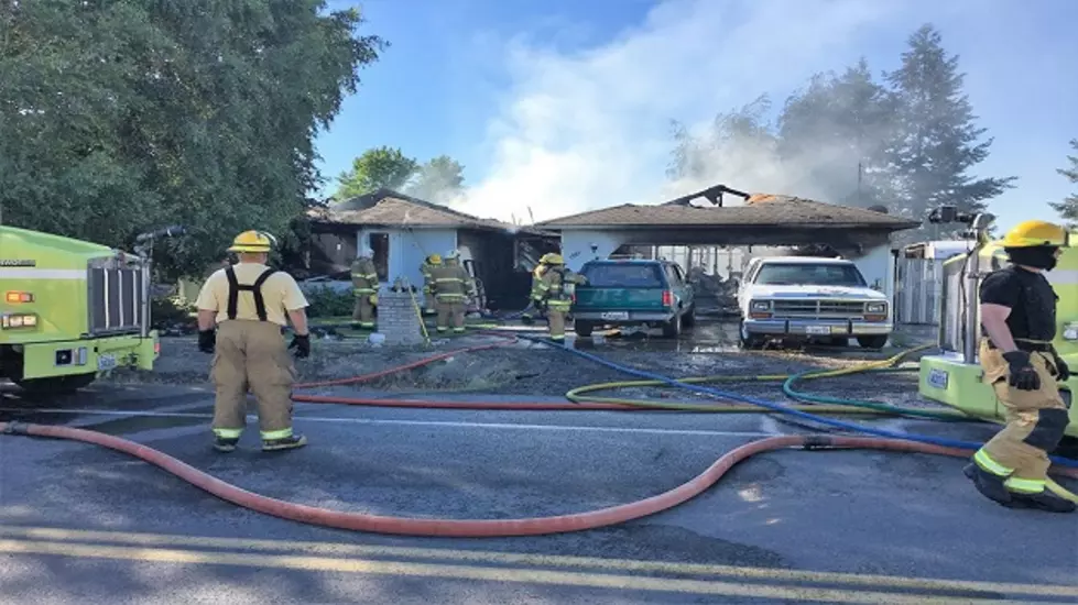 One person dies in a house fire in Moses Lake