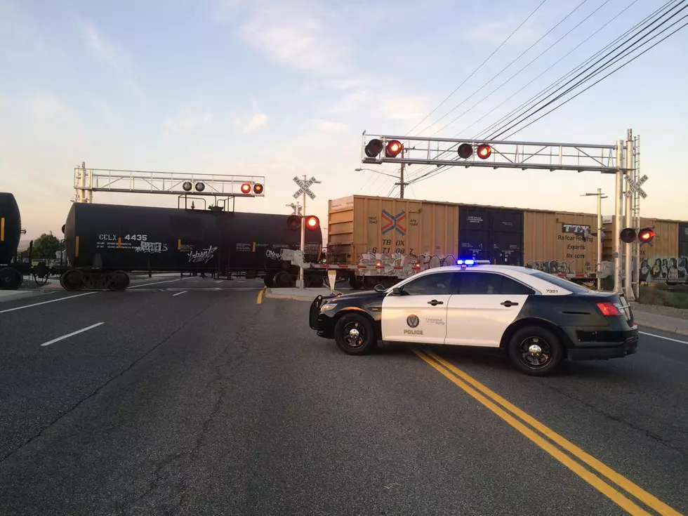Man dies after hit by train in Kennewick