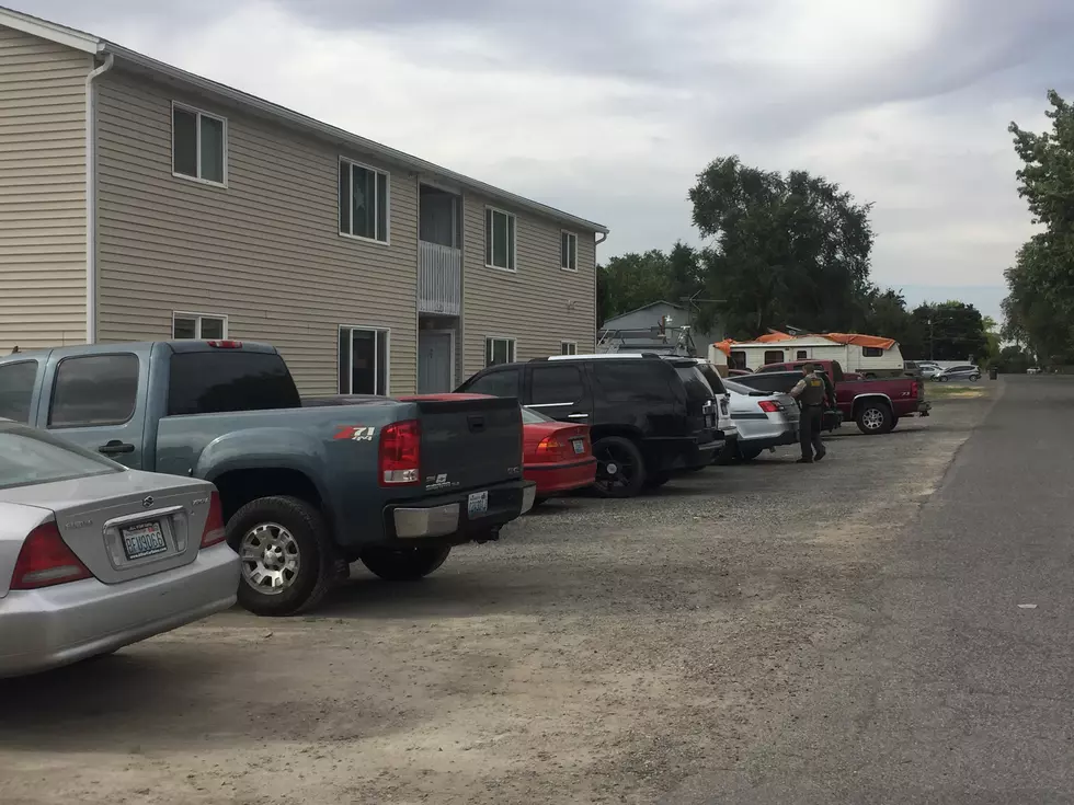 Benton City woman shot at fourplex, deputies search for suspects