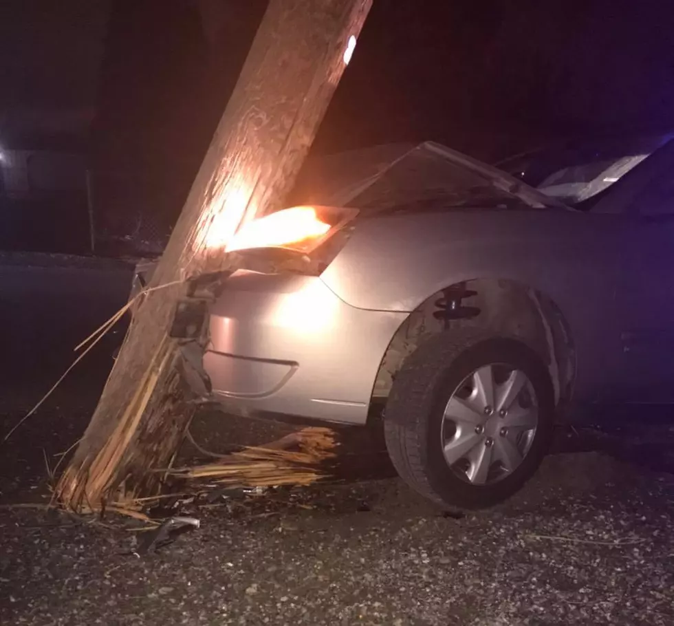Car crashes into utility pole, knocking out power in East Kennewick
