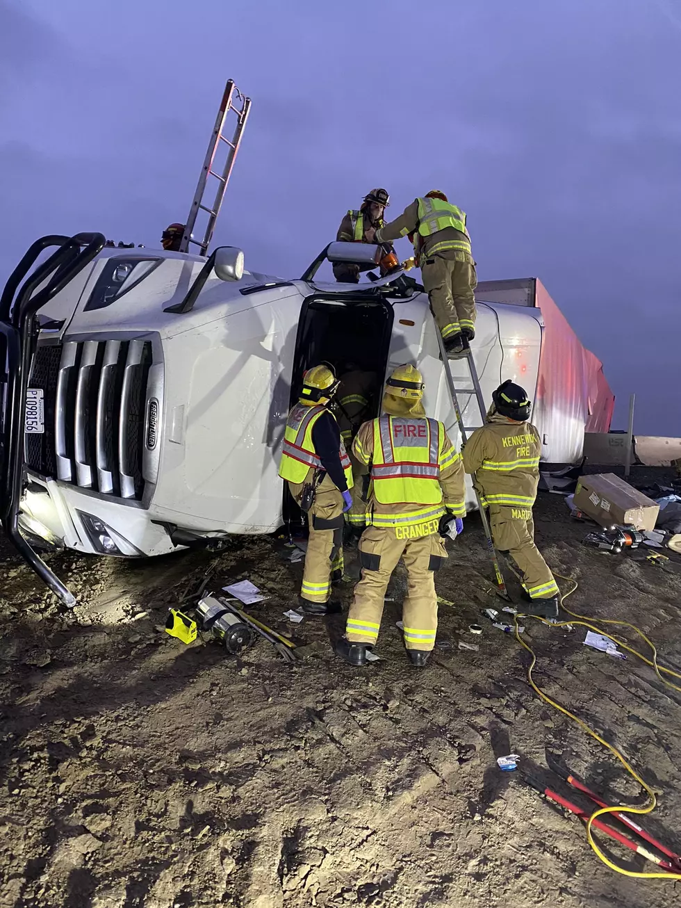 Big Rig Rollover in Kennewick Snarls 395 Traffic For Hours