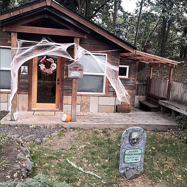 This Friday The 13th-Themed Cabin In Washington Is The Perfect