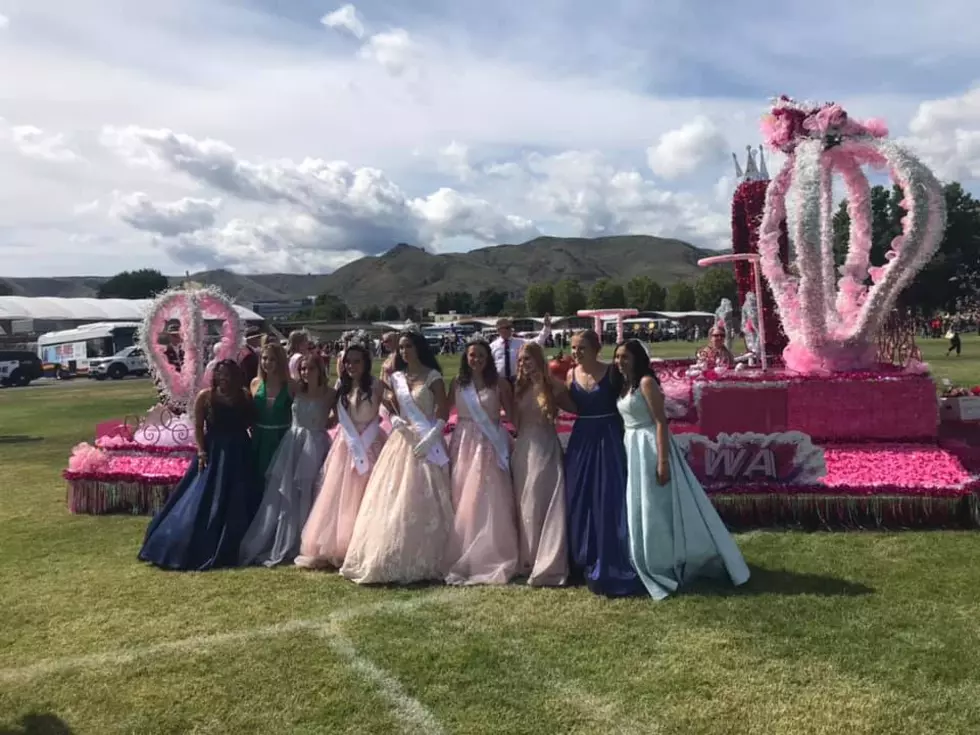 Wenatchee Apple Blossom Parade: Eager Crowd After 1 Year Hiatus