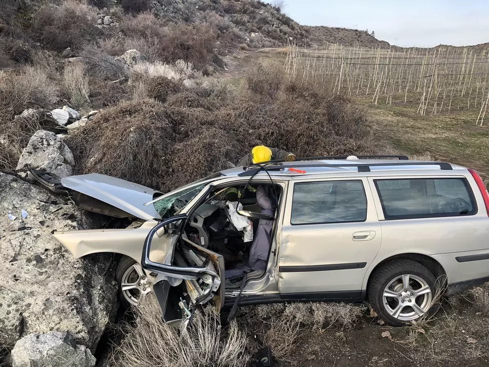 Man Dead After Crashing into Boulder off of U.S 97 North of Orondo