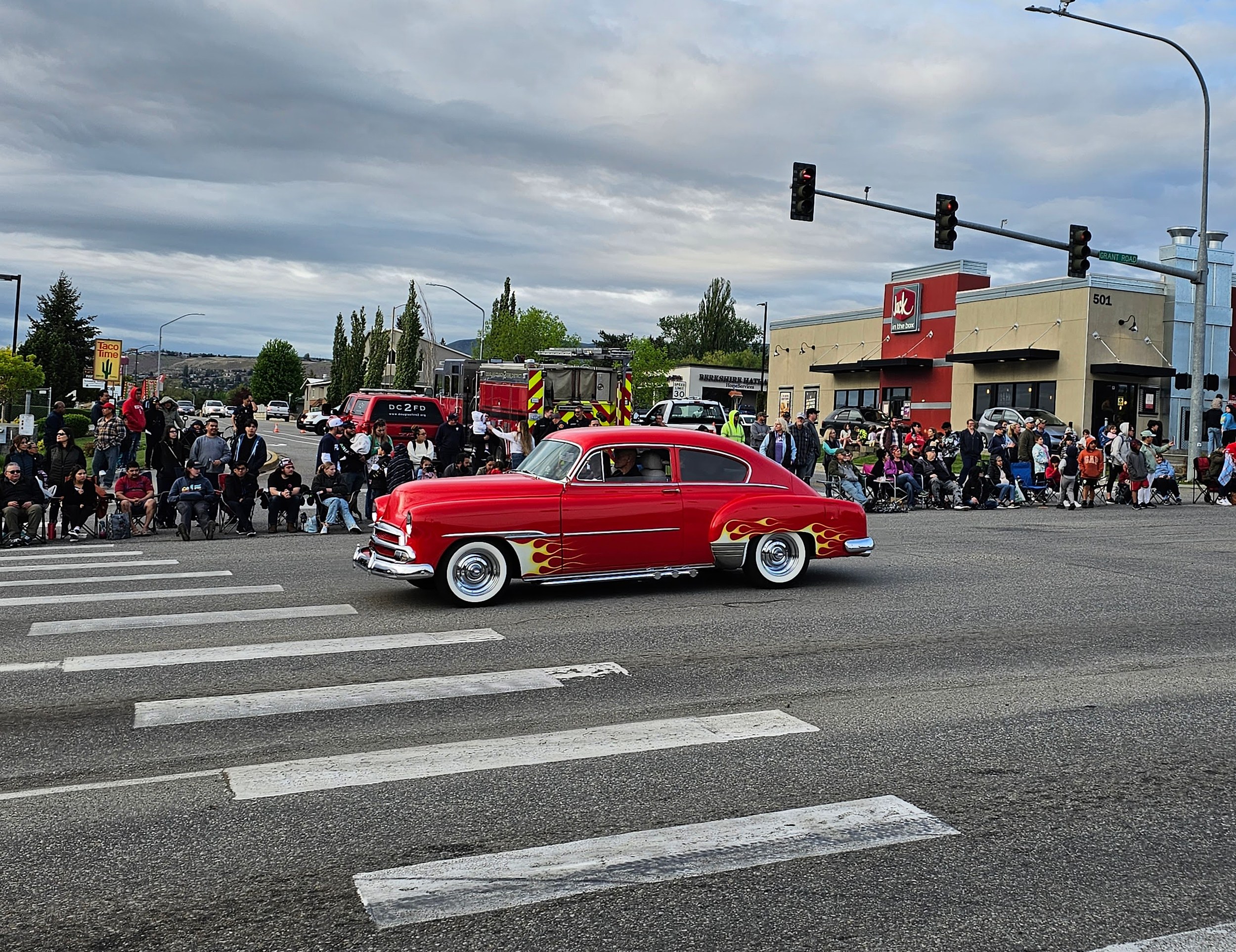 File:Lightning McQueen in the Stars and Motor Cars Parade at