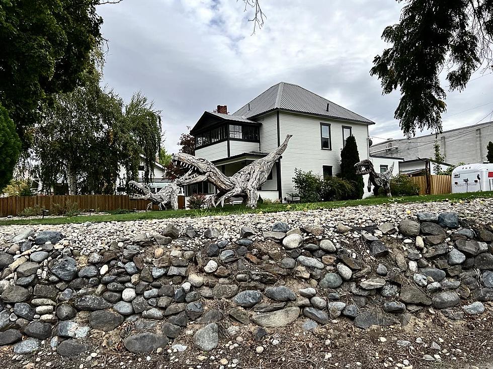 Cashmere WA’s Cottage Ave, home to… Dinosaurs?
