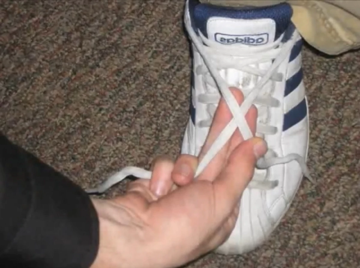 One Hand Shoe Lace Tying [VIDEO]