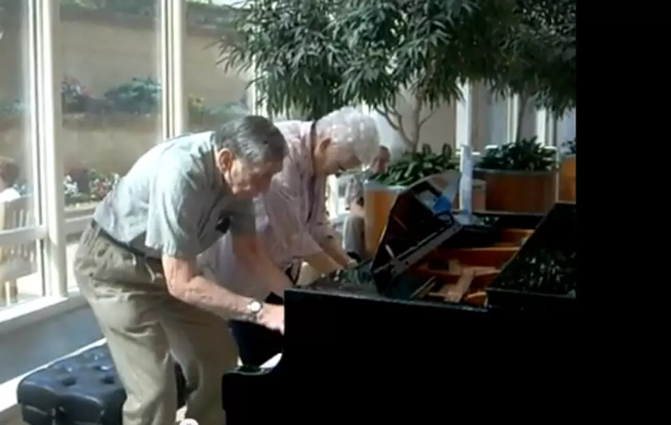 Elderly Couple&#8217;s Webcam Problems x 2, Impromptu Piano Playing &#8211; Shay&#8217;s Top 3 Weekly Viral Videos