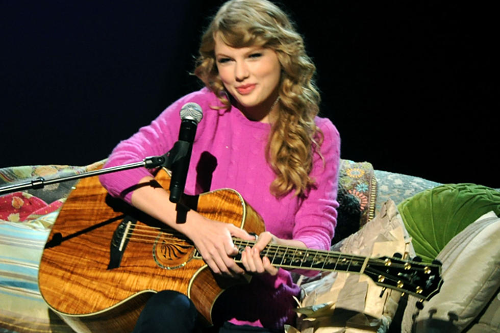 Taylor Swift Performs New Single ‘Ours’ at 2011 CMA Awards