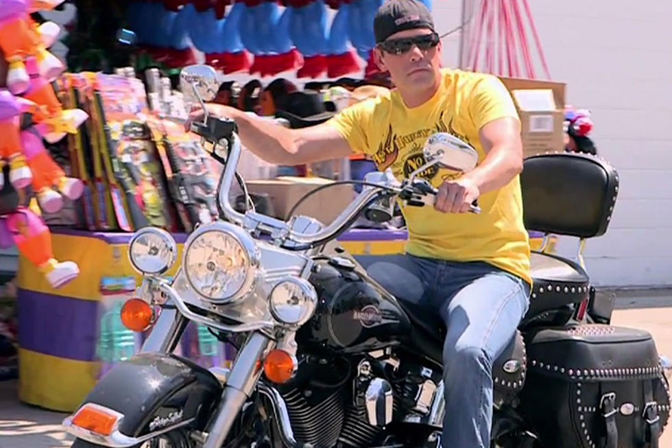 Rodney Atkins Shows Off the Road Life in ‘Just Wanna Rock ‘N’ Roll’ Video