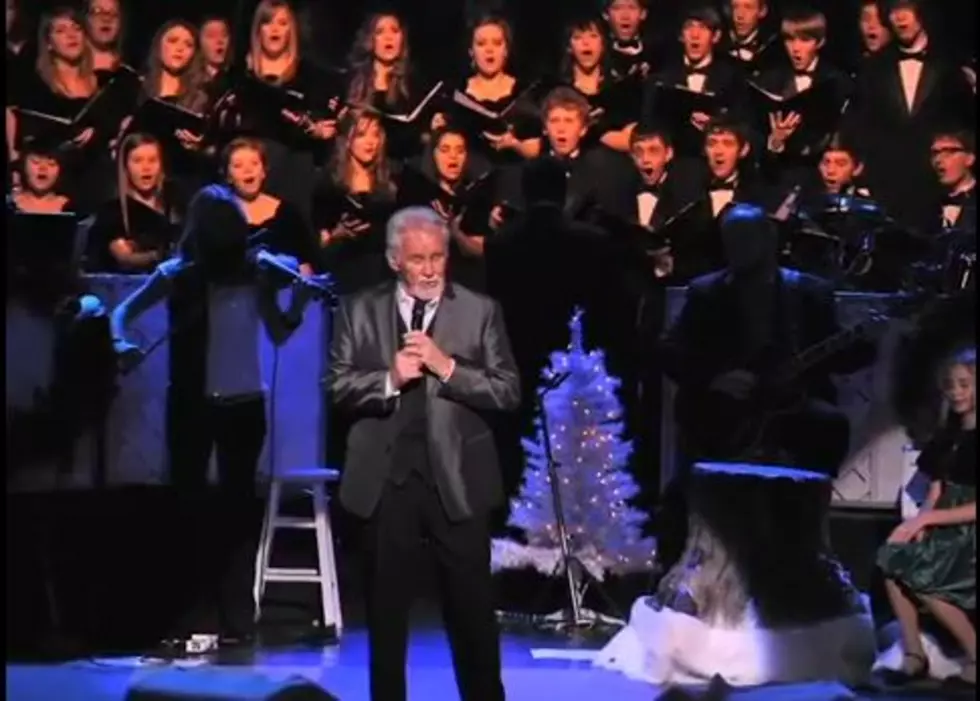 Kenny Rogers Ready to Celebrate the Season with 31st Annual &#8216;Christmas and Hits&#8217; Tour [VIDEO]