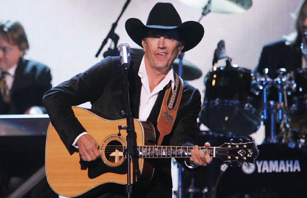 George Strait’s ‘Christmas Cookies’ is #1 on the Top 5 Country Christmas Songs of 2012 [VIDEO]