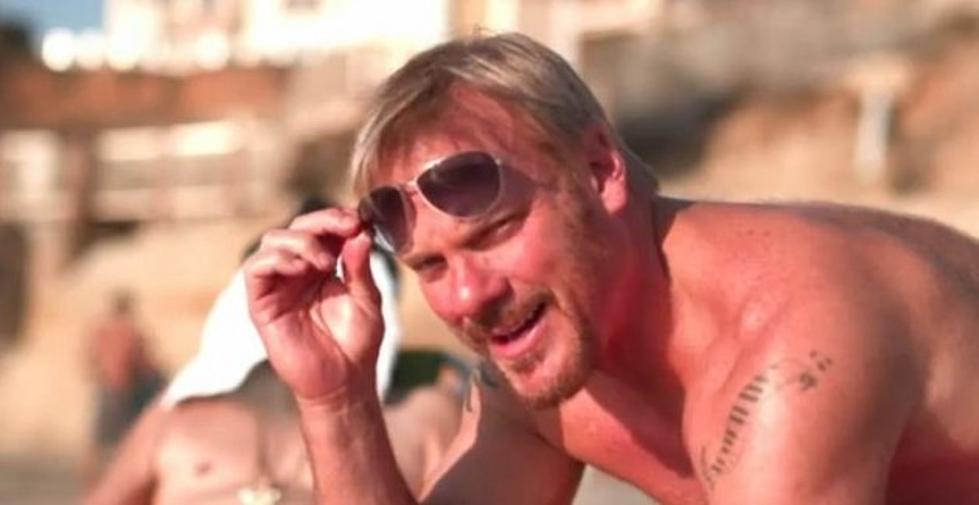 Phil Vassar Releases Sexy Christmas Song Where ‘Santa’s Gone Hollywood’ [VIDEO]