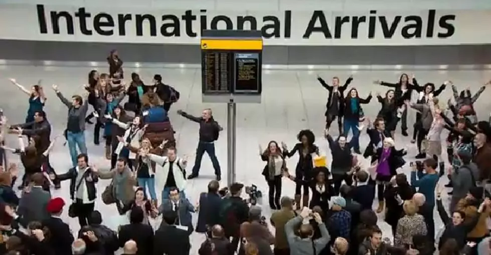 ‘Welcome Home’ Choir Serenades Unsuspecting Travelers at Airport