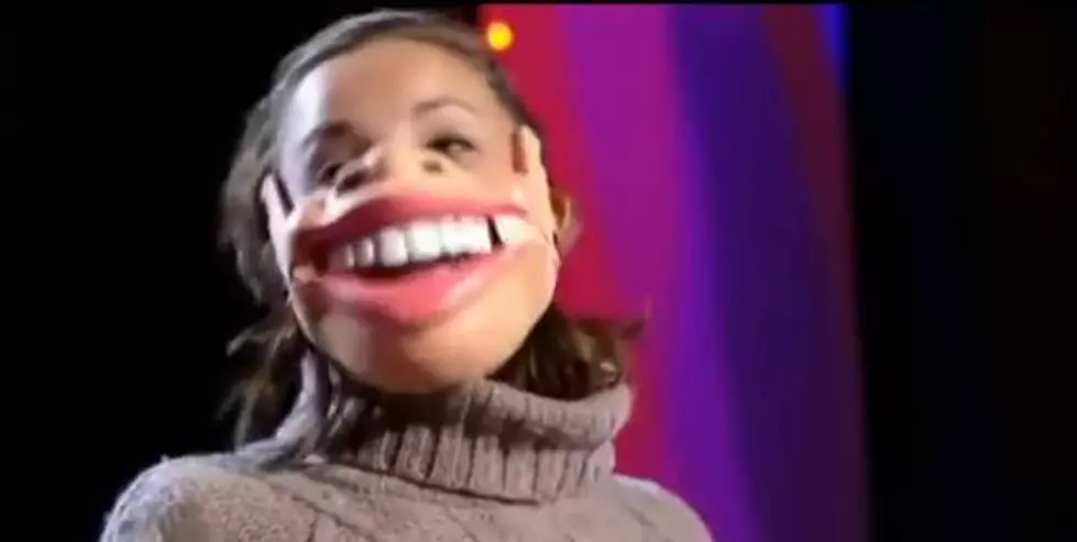 Ventriloquist Nina Conti Will Have You Laughing Uncontrollably At Her &#8216;Live at the Apollo&#8217; Act