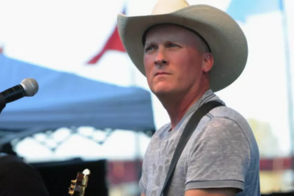 Kevin Fowler Demonstrates How His New &#8220;Beer Buckle&#8221; Works