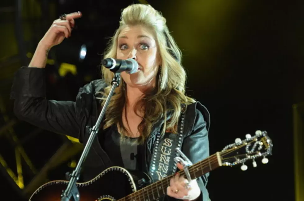 Sunny Sweeney Talks &#8216;Provoked&#8217;, Meeting Merle Haggard + Sings Live &#8211; Exclusive Interview