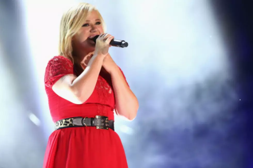 Kelly Clarkson Releases New Holiday Video &#8216;Wrapped in Red&#8217;