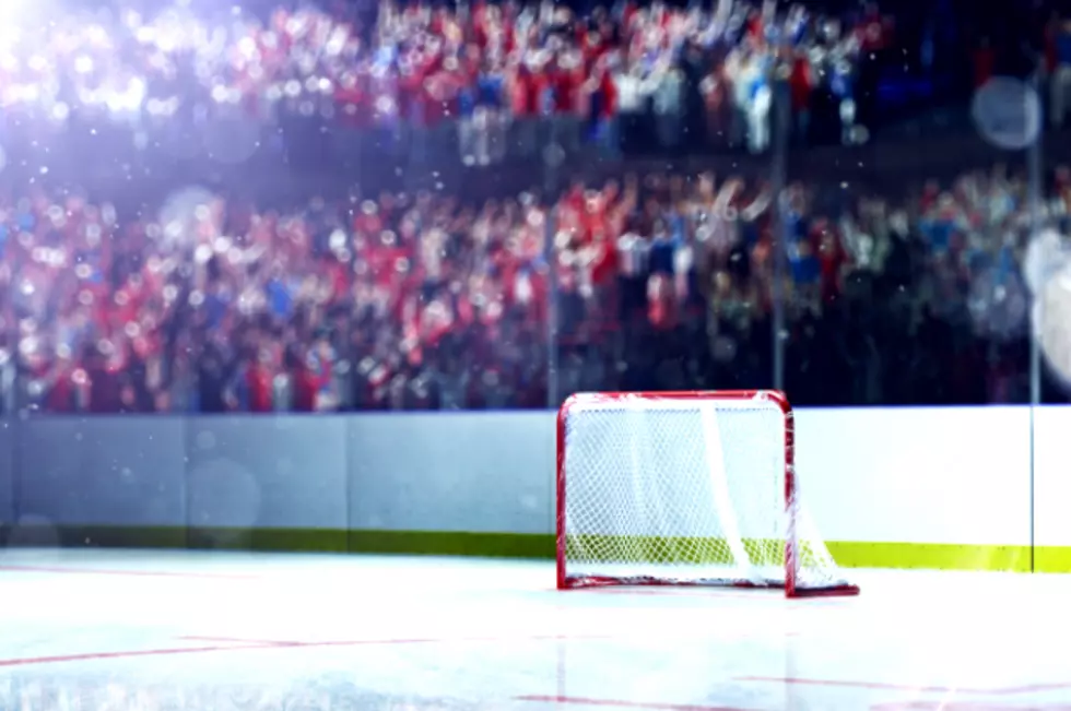 Canadian Hockey Fans Help Finish Singing the National Anthem