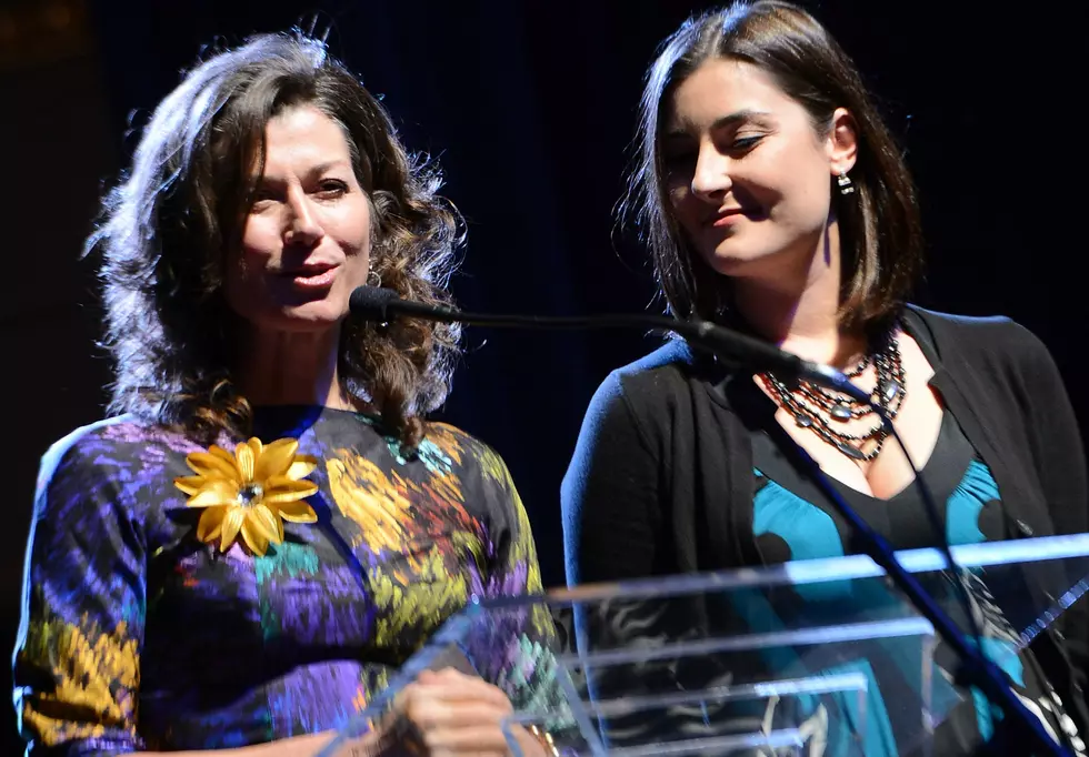 Amy Grant and Jenny Gill Will Perform at Rehab Dinner Show