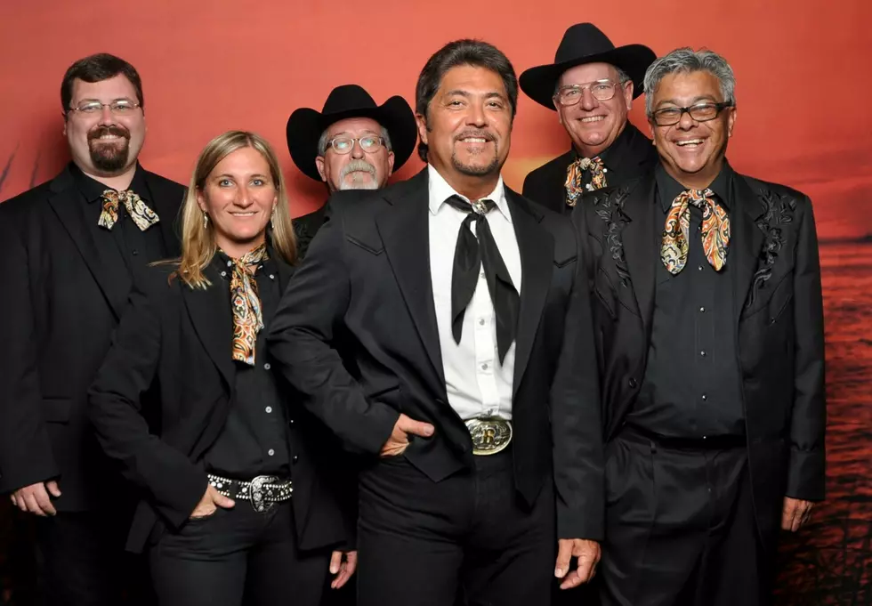 Check out Bobby Flores at the Rehab&#8217;s Big Country Christmas Ball