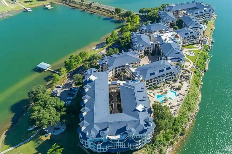 This Amazing Texas Airbnb at Puerto Azul on Lake Travis is Less Expensive