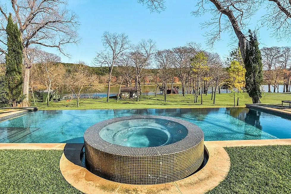 This Inviting Texas Airbnb Has Its Own Private Pool and Huge Lake