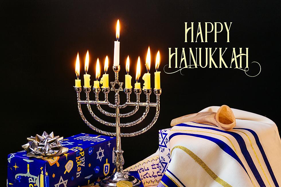 Texas Welcomes Hanukkah: Roving Rabbis Illuminate Abilene with Menorah Lighting