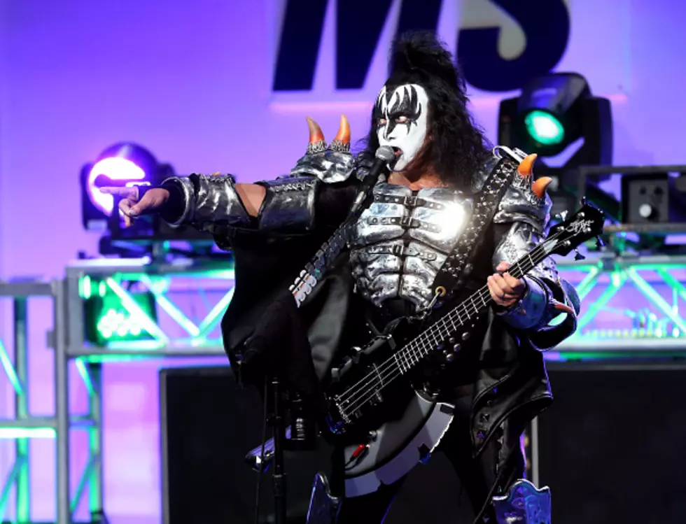 KISS&#8217; Gene Simmons Falls Onstage Saturday In Montana [VIDEO]