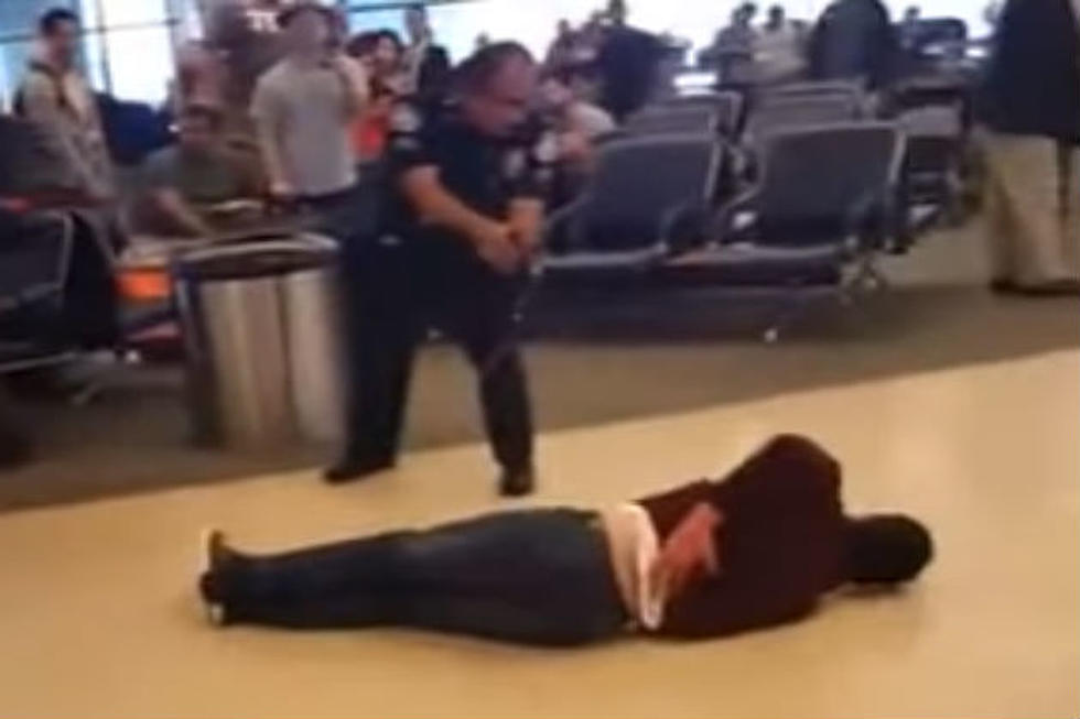 Airport Security Use Taser to Stop Man Who&#8217;s Ignoring Checkpoints! [VIDEO]