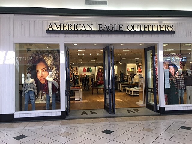 American Eagle Outfitters Store Canada, This is a shot of t…
